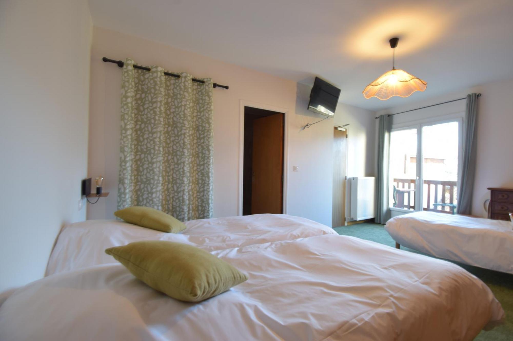 Hotel Les Chenets Saint-Julien-en-Champsaur Екстер'єр фото
